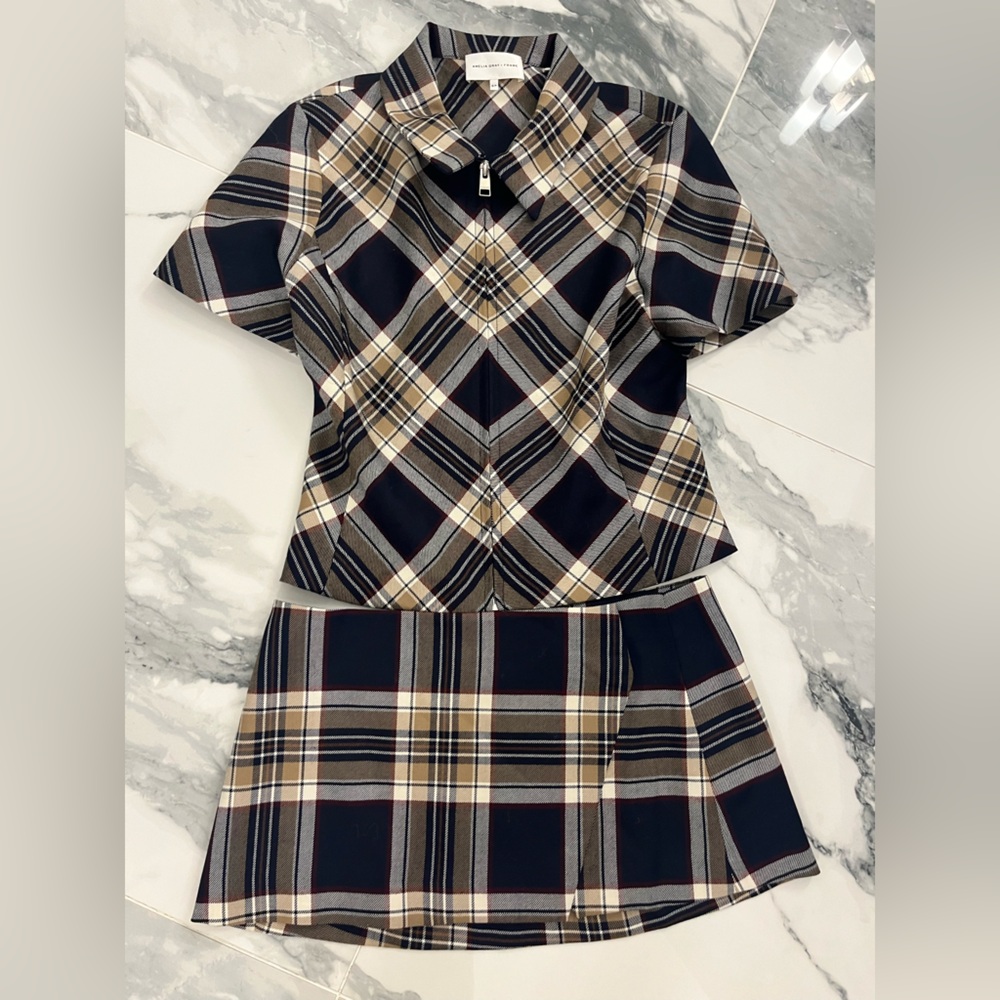 Amelia gray top size s/p and mini skirt is 2